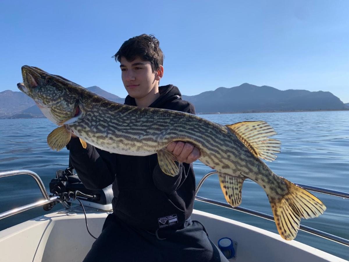 In Riva Al Lago Di Iseo Dependance Primo Piano Marone Buitenkant foto